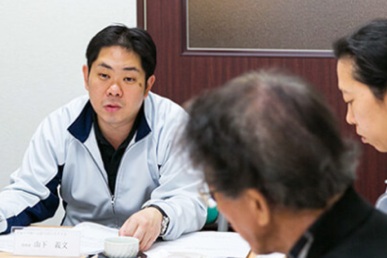 2か月に一度行われる運営推進会議では、ご利用者のご家族や、地域の方々と意見交換を行っています。
