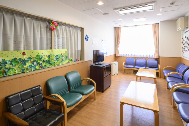 廊下の途中にも休憩所があり、個々がそれぞれのタイミングでゆっくりお過ごしいただけるスペースがあります。